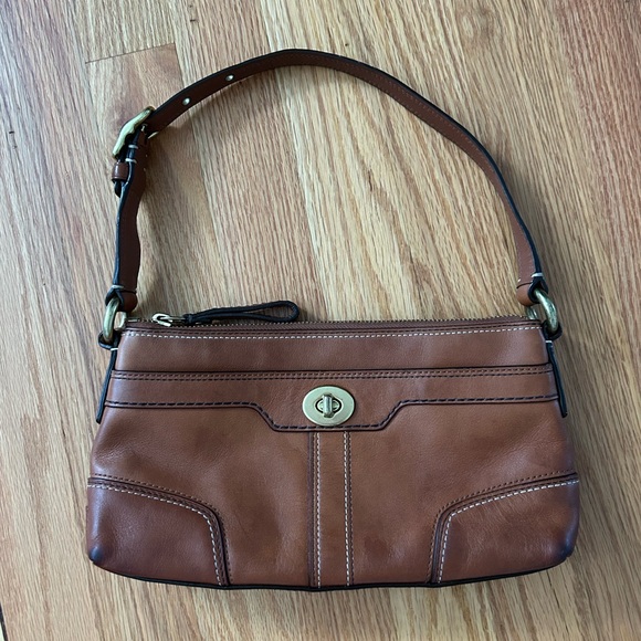 SOLD - COACH VINTAGE HAMPTON SMALL SHOULDER BAG - Picture 2 of 9